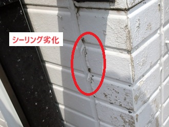 中野区若宮　出隅（ですみ）の傷みが目立つサイディング外壁